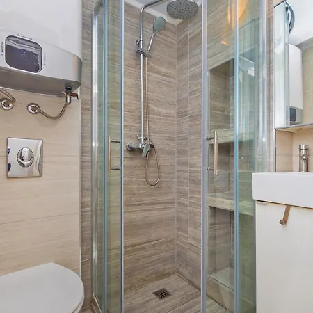 レヴェリン アパート *